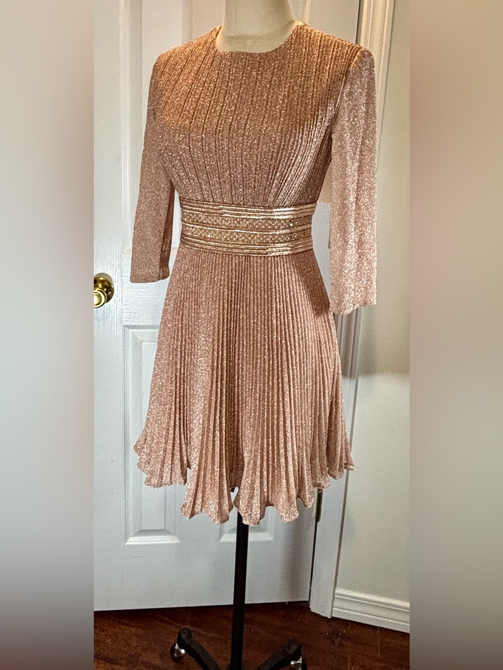 leena for Mac Duggal Shimmer Infused Pleated Mini Dress Rose Gold Size 2 #30749